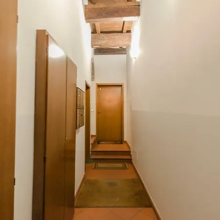 Borgo San Pietro Studio, In Centro E Comodo Alla Stazione Apartmán