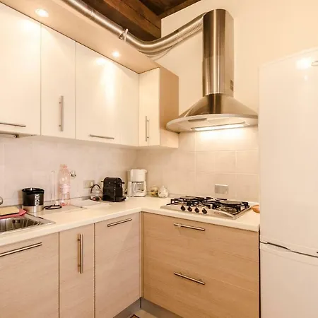 Borgo San Pietro Studio, In Centro E Comodo Alla Stazione