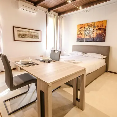 Borgo San Pietro Studio, In Centro E Comodo Alla Stazione